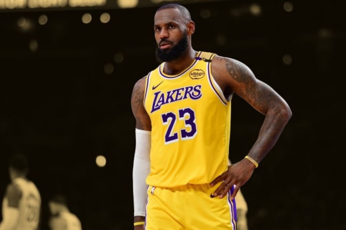 Провальный сезон Леброна: почему Король Джеймс буксует