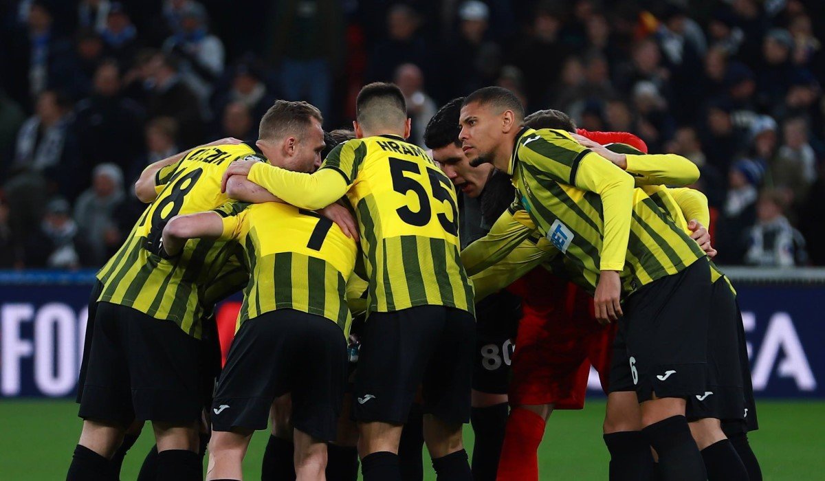 «Кайрат» уступил «Олимпиакосу» в матче Лиги чемпионов в Астане