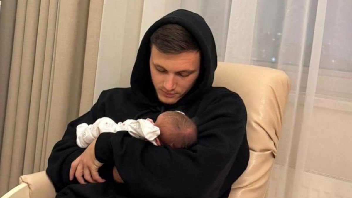 Қазақ еліне +1 ару: Максим Самородов стал отцом