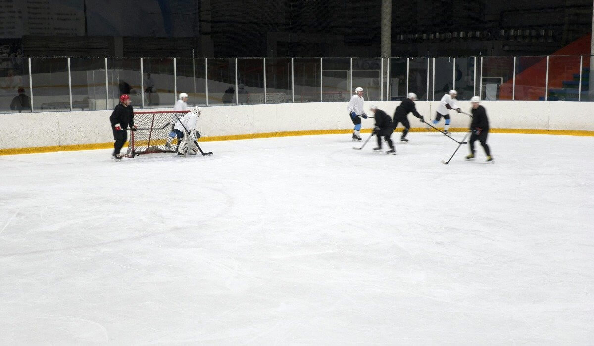 Хоккеист скончался во время любительской лиги в Караганде