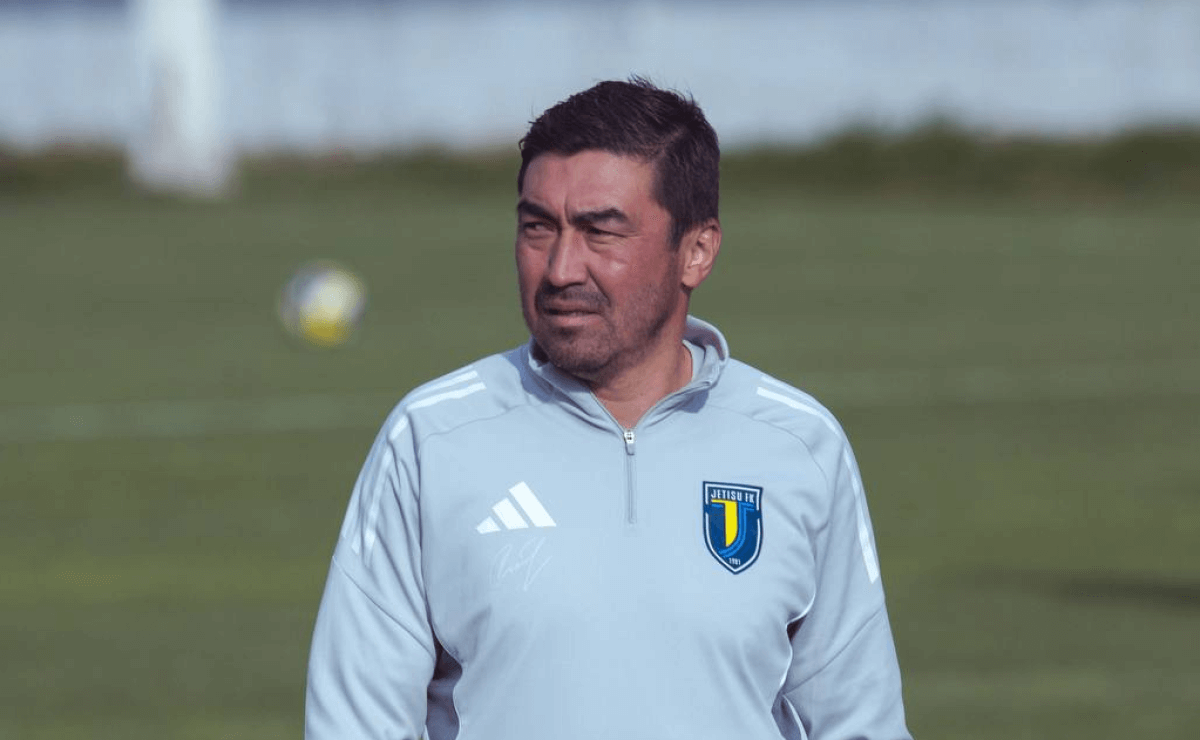 Топ-10 футболистов Казахстана составил Смаков: кто круче – Алип или Сатпаев