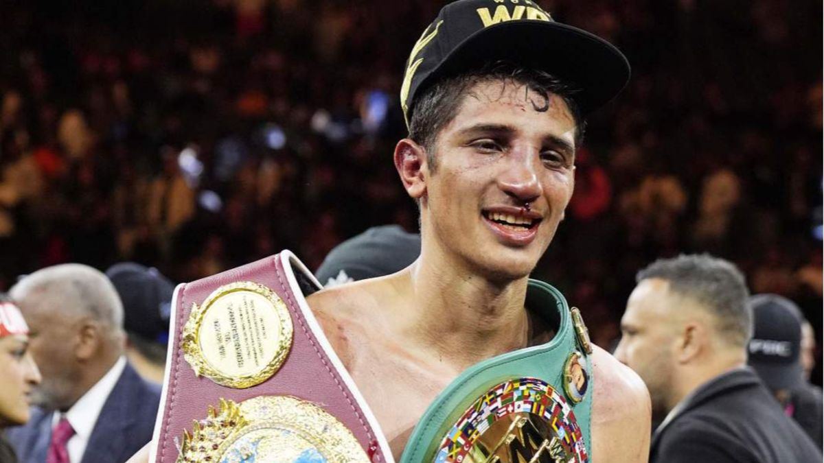 Непобеждённый боксёр потерпел первое поражение в карьере от чемпиона WBC