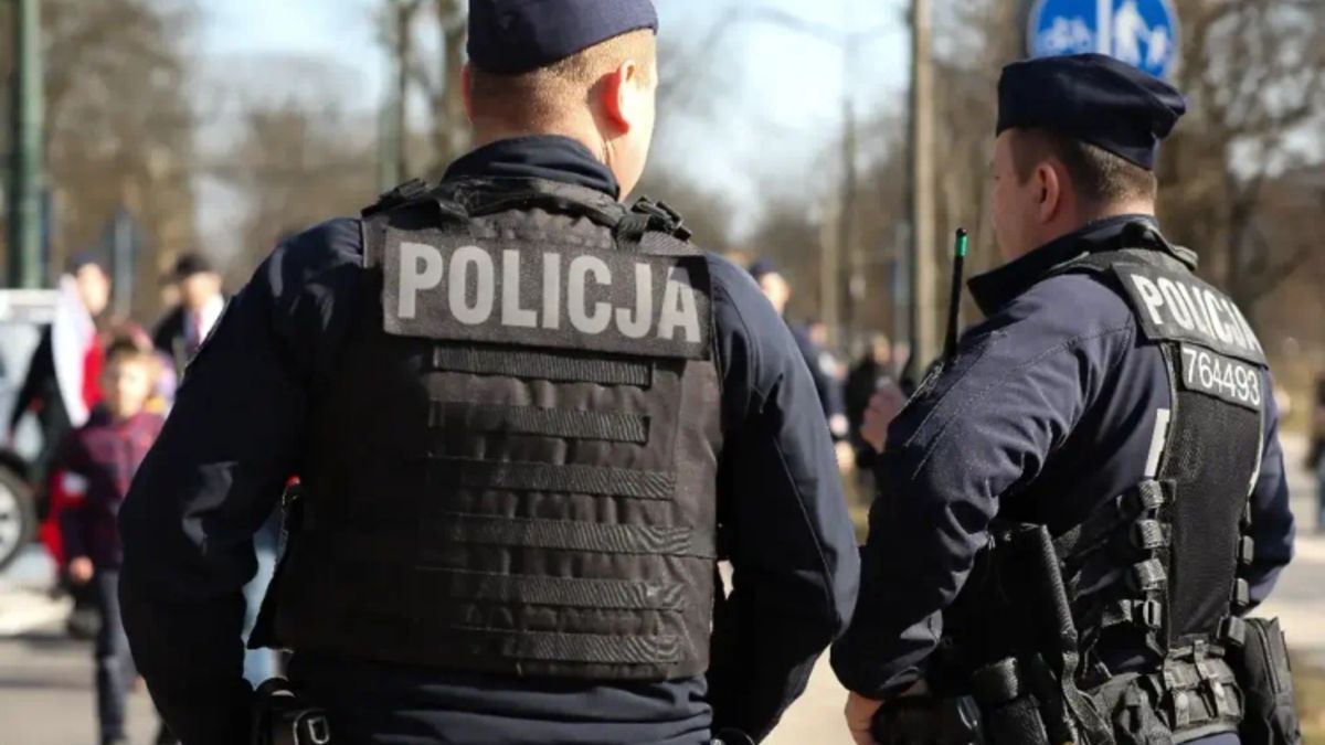 Россияне приехали на ЧМ в Польшу по чужим визам и были выдворены