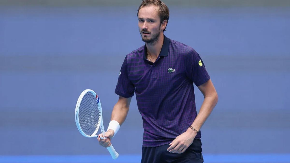Медведев вышел в полуфинал Almaty Open и ждёт победителя матча Бублика