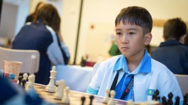 Сенсация в мире шахмат: 10-летний казахстанец стал чемпионом мира среди кадетов