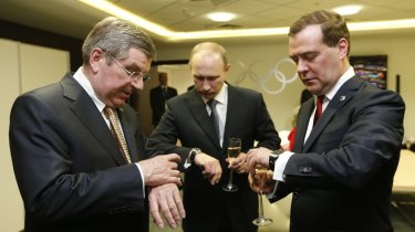 Спорт вне политики? Почему между бывшим президентом России и главой МОК возник конфликт