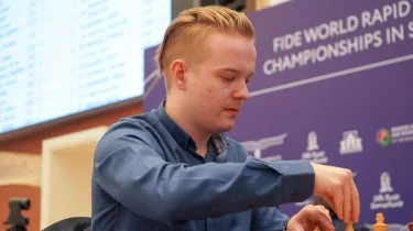 Казахстанец сотворил сенсацию на чемпионате мира по шахматам