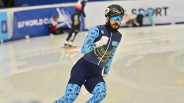 Казахстанский шорт-трекист завоевал "серебро" на этапе кубка мира в Польше
