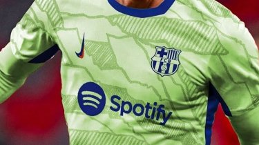 Произошла утечка третьей формы "Барселоны" с вертикальным логотипом Nike на сезон-2023/24