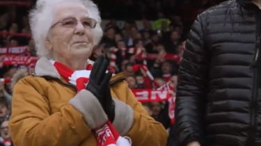 "Ноттингем Форест" исполнил заветное желание 92-летней болельщицы: видео