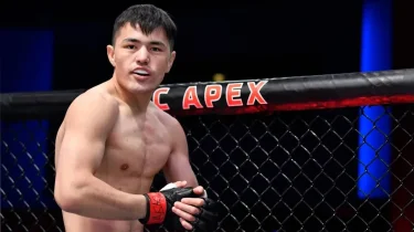 Казахский боец выиграл второй бой в UFC