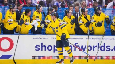 Сборная Казахстана  проводит свой четвертый матч на чемпионате мира по хоккею