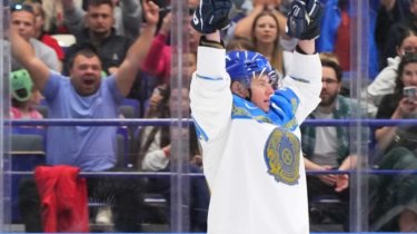 Сборная Казахстана играет против действующих вице-чемпионов на чемпионате мира по хоккею в Чехии