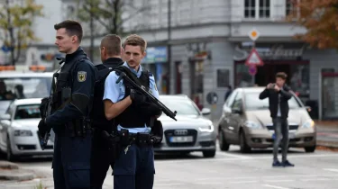 "Заменить алкоголь на каннабис": Немецкая полиция настоятельно рекомендует болельщикам сборной Англии