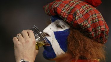 К ЕВРО готовы: шотландские болельщики выпили все пиво в одном из баров Мюнхена