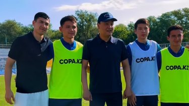 Аким Жамбыльской области сыграл в футбол с Зайнутдиновым