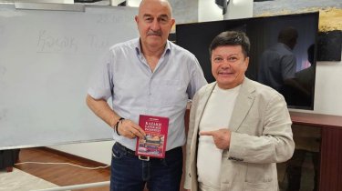 Станислав Черчесов начал учить казахский язык