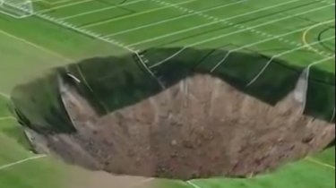 Аномальное явление: Футбольное поле стоимостью в 460 млн тенге провалилось под землю