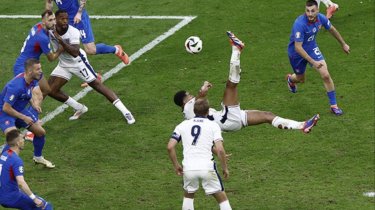 Обзор ЕВРО-2024: Англия с трудом переиграла Словакию, Беллингем забил ударом через себя