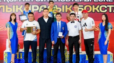 "Звезды завтрашнего дня: Казахстанские боксеры завоевывают золото на международном турнире"