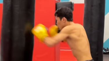 Казахстанский боксер удивил соцсети новым видео