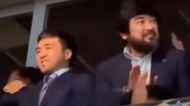 "Неправильная дорога": Сметова критикуют за фото со скандальным Тлеуханом