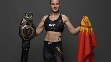 Боец из Кыргызстана снова стала чемпионом UFC