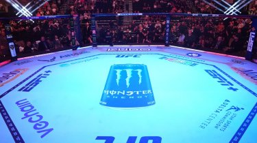 Изменения в карде UFC 307: Эрнандес заменит Нейта Ландвера в бою против Хаббарда