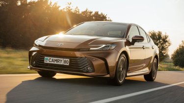 Toyota Camry в Казахстане резко подорожала: автодилеры выражают обеспокоенность