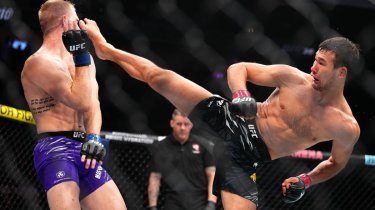 Казахстанец и грузинский боец UFC устроили драку перед боем Рахмонова (Видео)