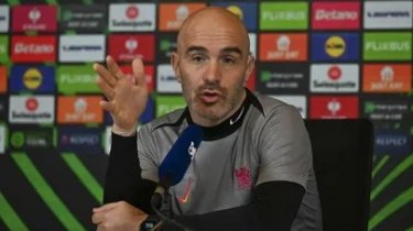 "Восемь часов полета - это не нормально": тренер Челси возмущен дальностью поездки в Алматы