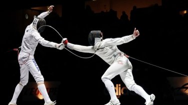Американка была вынуждена стать на колено перед спортсменом трансгендером