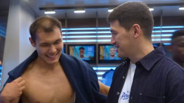 Бивол пообещал подарить перчатки Алипу после победы «Зенита»