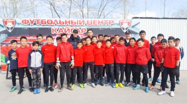 Не опять, а снова: клуб КПЛ несколько лет оставляет детей ФЦ без экипировки