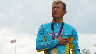 Почему олимпийский чемпион Винокуров остался без олимпийской пенсии