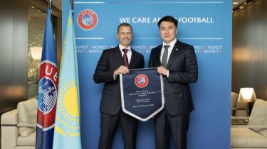 Показуха: Казахстанцы высмеяли приезд президента УЕФА