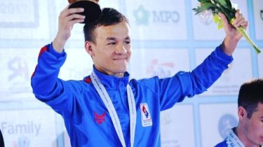 Узбекский боксер восхитил казахстанцев почтением Бекзата Саттарханова