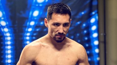 Казахстанский боксер лишил Жанибека Алимханулы элитного боя