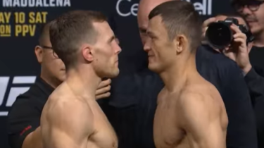 Бекзат Алмахан и Брэд Катона провели дуэль взглядов перед UFC 315