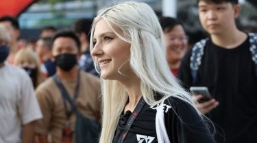 Лицом кибертурнира в Астане стала порноактриса Ева Эльфи