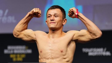 Бекзат Алмахан историческим нокаутом добыл первую победу в UFC (Видео)