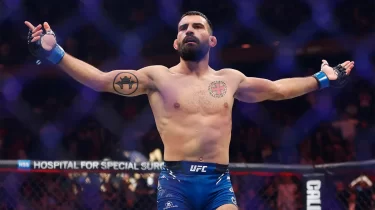 Сен-Дени финишировал Преполеца удушающим приёмом на UFC 315(Видео)