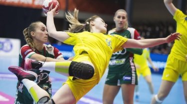 Массовая драка девушек произошла на матче по гандболу в Казахстане (Видео)
