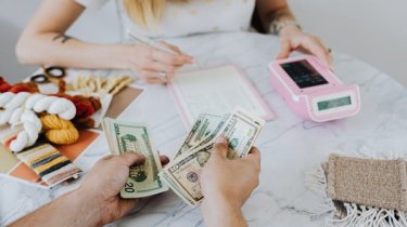 Кто умеет считать деньги лучше всех: астрологи назвали самых бережливых по гороскопу