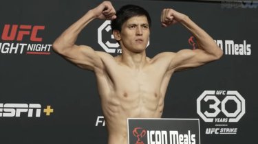 Боец из Казахстана на пороге рейтинга UFC
