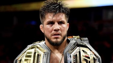 Двукратный чемпион UFC летит в Казахстан на бой