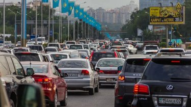 Ущерб на миллиарды: в Казахстане незаконно ставили авто на учет