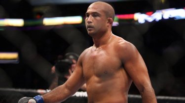 Экс-чемпион UFC был арестован по обвинению в домашнем насилии