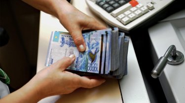 Казахстанцам списывают кредиты: введены новые правила