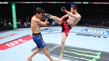 "Бой был равный": Чемпион мира оценил битву казахстанца в UFC